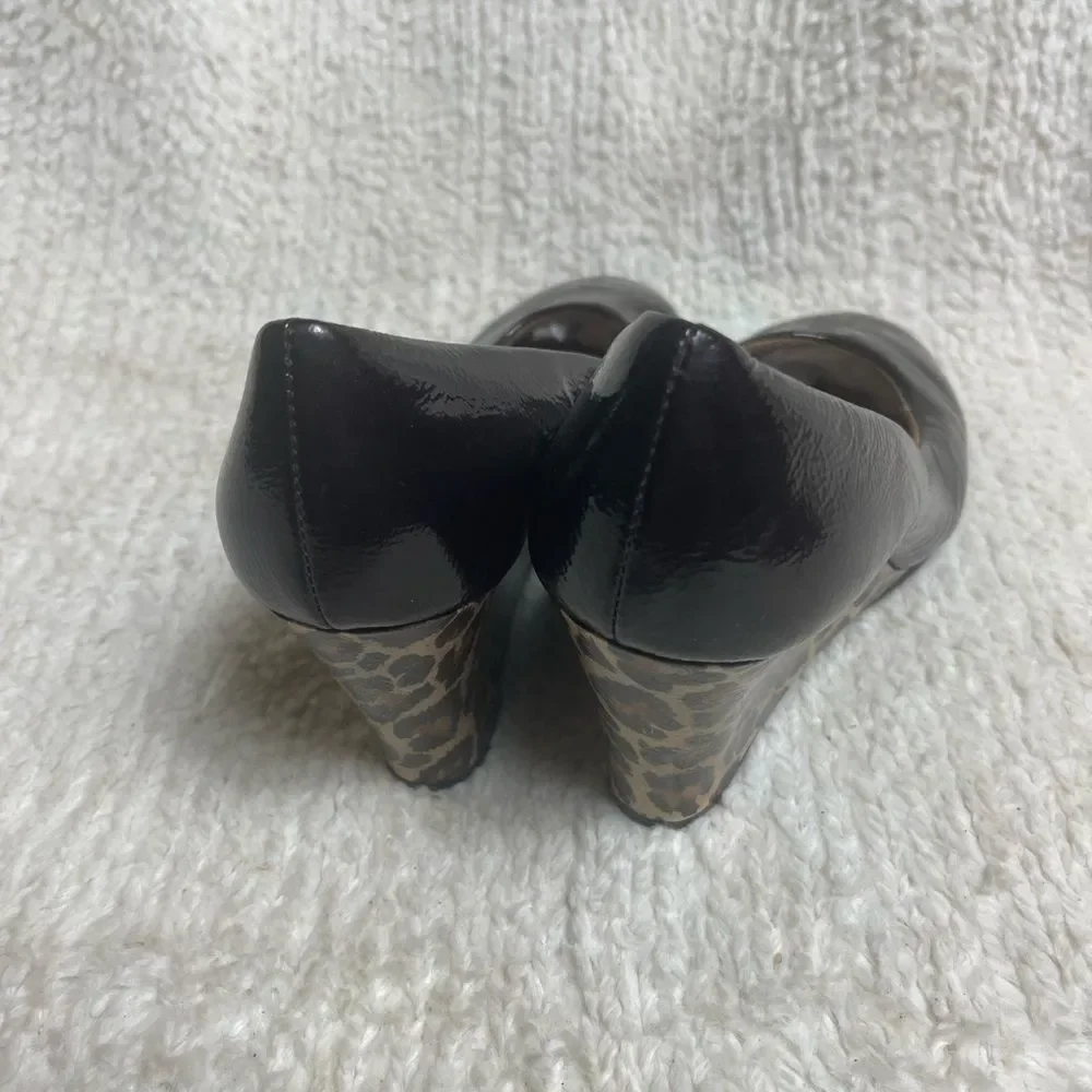 Aerosoles plum tree patent leather dark brown wedge leather print heels SZ8M